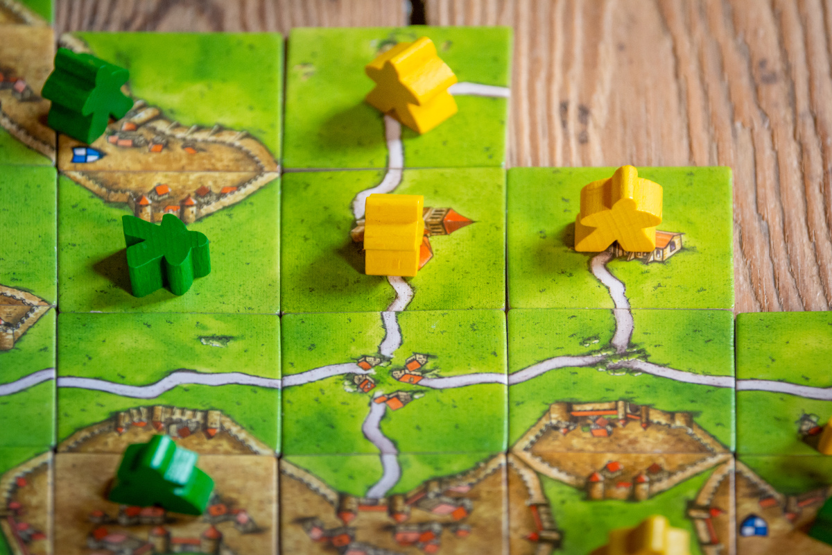 Die 7 besten Brett- und Kartenspiele für deine Camperreise