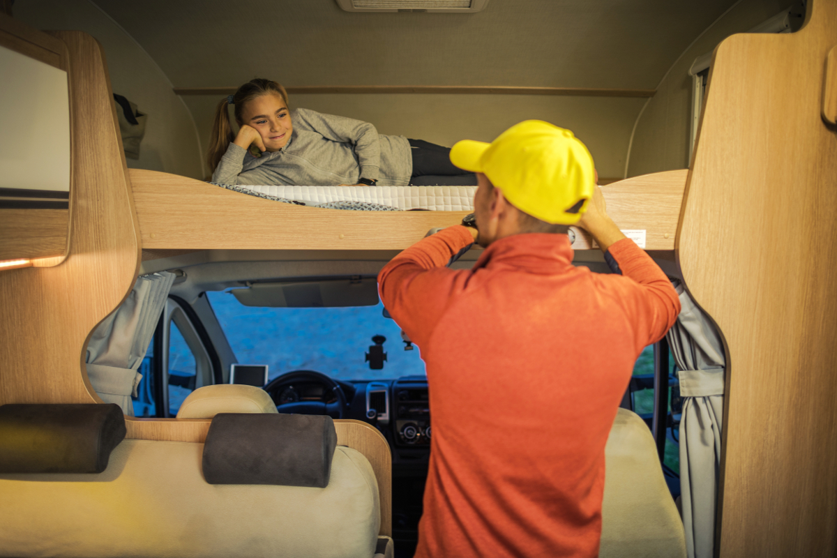5 Campervan-Bett-Ideen für deinen Van Ausbau