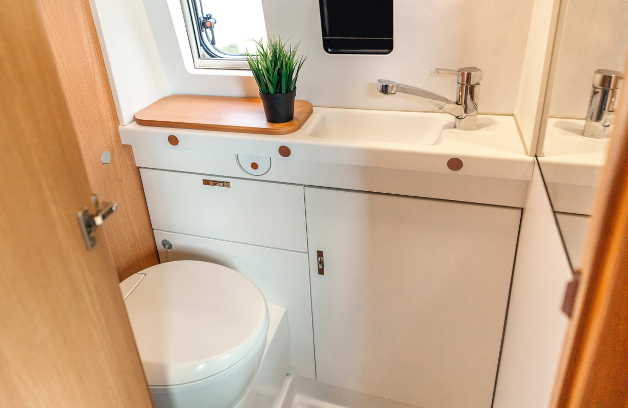 Diese Ausstattung brauchst du für das Badezimmer in deinem Wohnwagen!