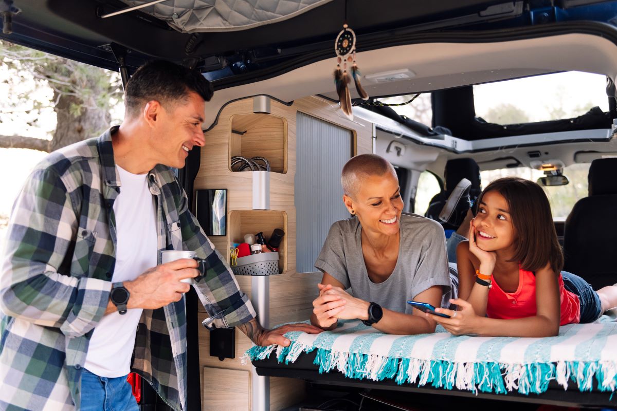 Minimalistisch reisen mit dem Camper: Wie packt man leicht, aber effizient?