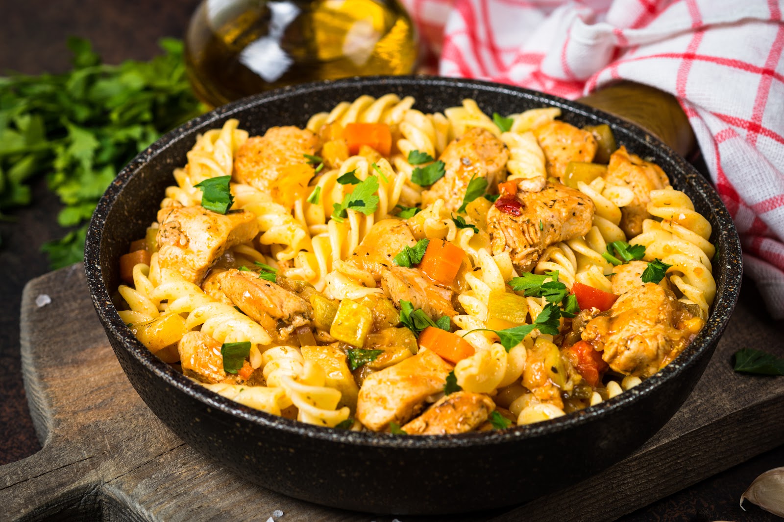 One Pot Pasta - mit Fleisch oder Fisch oder vegetarisch