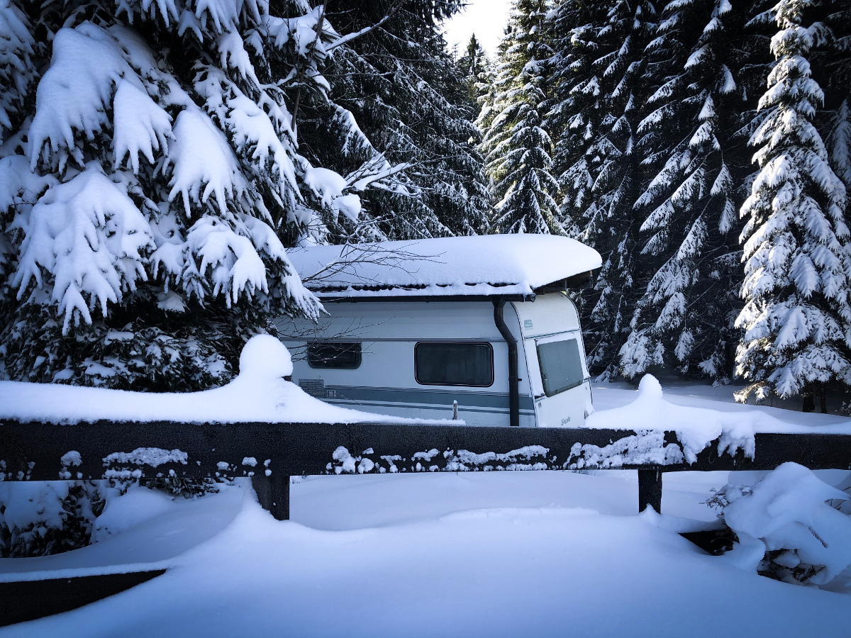  FKK im Winter - Dein Guide für Winterabenteuer ohne Kleidung