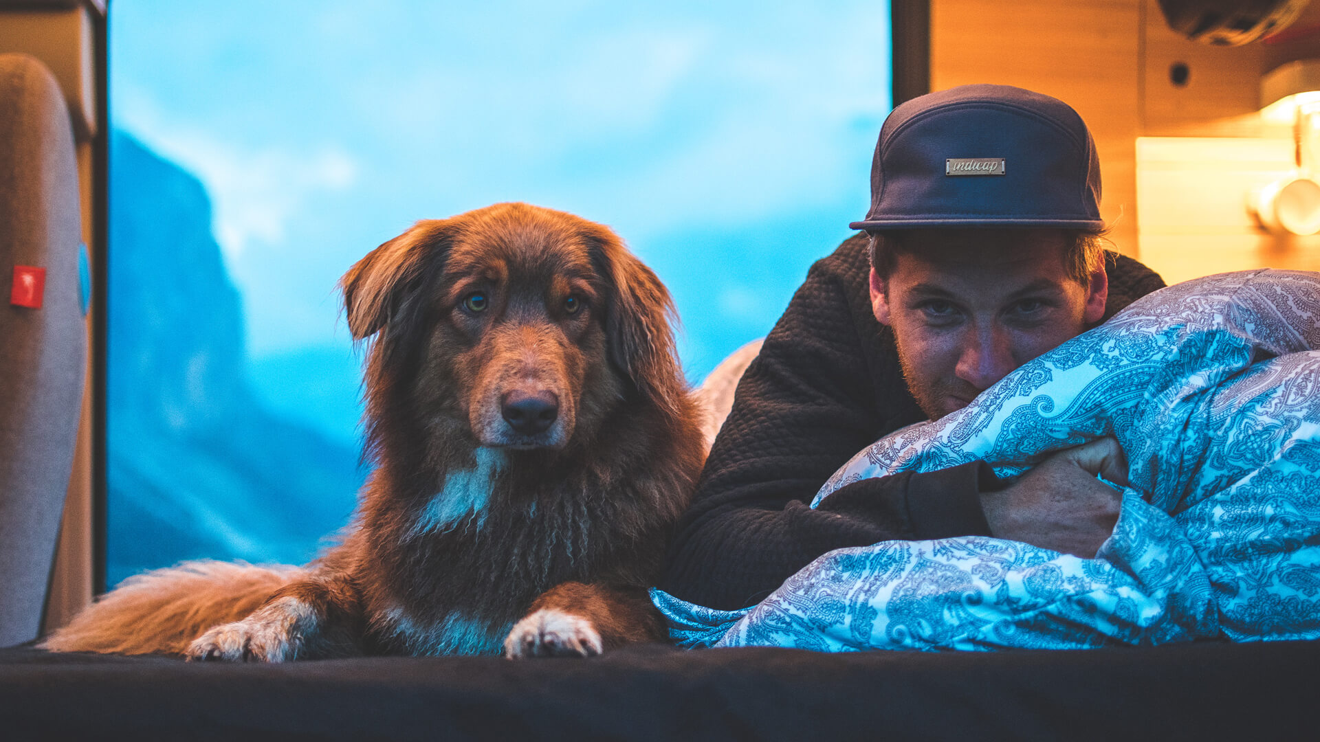 Ein Mann, ein Hund, ein Adventure Van.